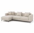 Divano angolare in tessuto beige con struttura in metallo